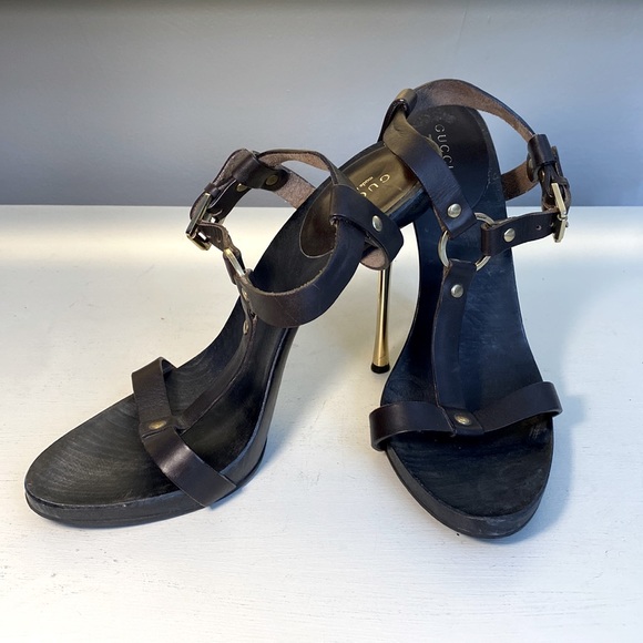 VINTAGE GUCCI! Dark brown bridle strap leather. Golden hardware & heels. - Picture 2 of 14